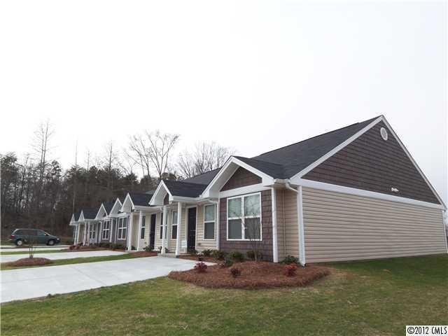 108 Lassiter Ct. #82, Mount Holly, NC 28120