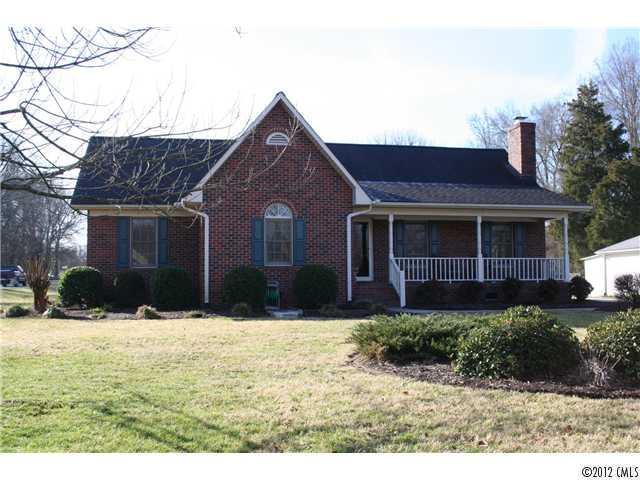 428 Woodside Dr., Harrisburg, NC 28075