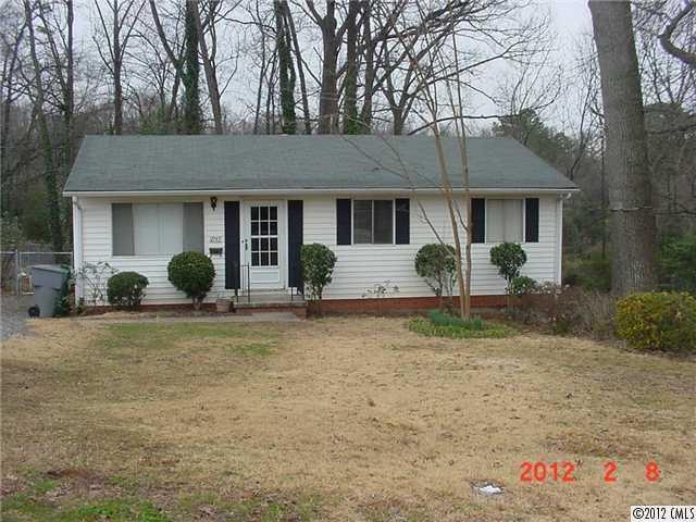 2747 Coronet Way, Charlotte, NC 28208