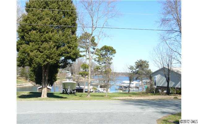 5274 Channel Dr., Sherrills Ford, NC 28673