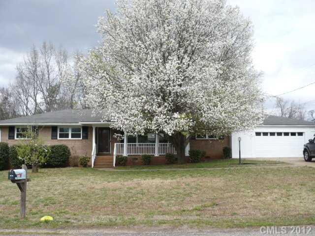 210 Briarwood Lake Dr., Salisbury, NC 28147