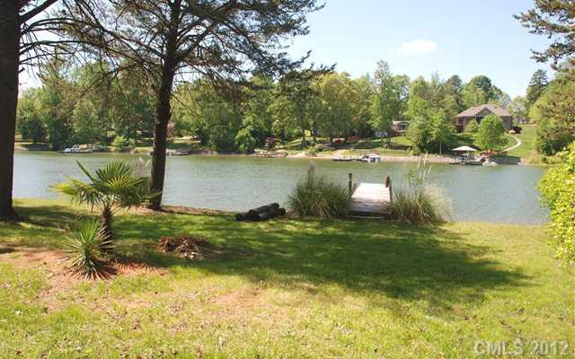 7084 Rolling Hills Dr., Sherrills Ford, NC 28673