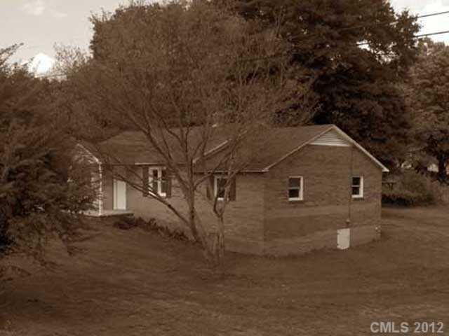 810 Bradley St., Dallas, NC 28034