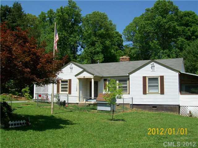 712 Noles Dr., Mount Holly, NC 28120