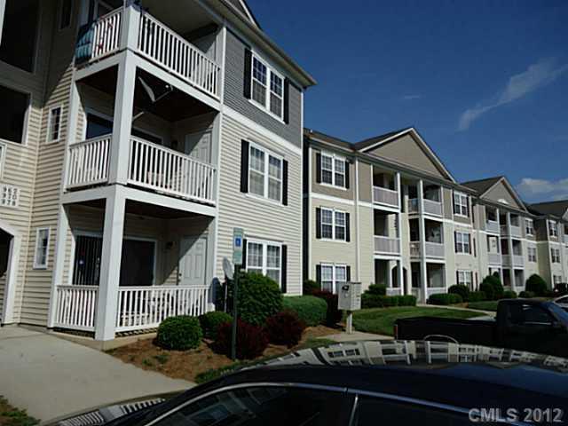 958 Plaza Walk Dr., Charlotte, NC 28215
