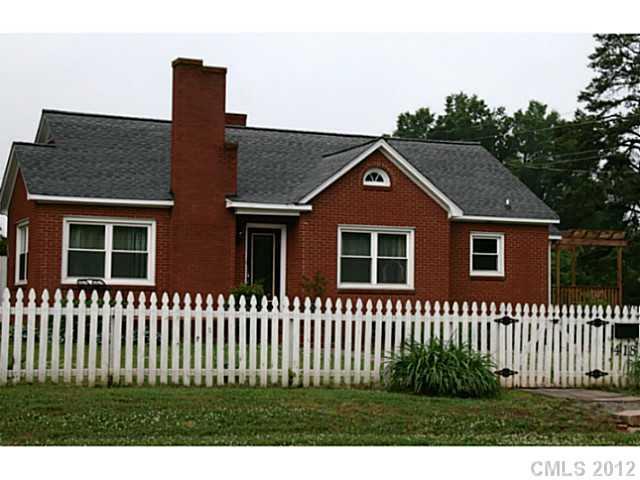 418 W Wilson Ave., Mooresville, NC 28115