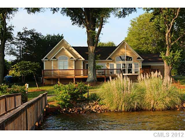 7132 Channelview Dr., Sherrills Ford, NC 28673