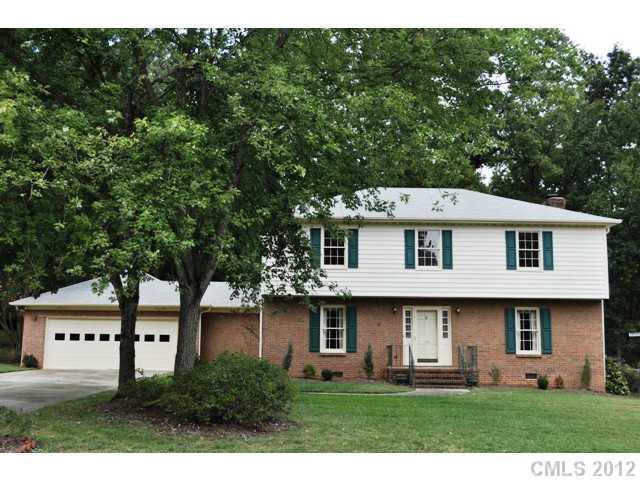 1201 Redcoat Dr., Charlotte, NC 28211