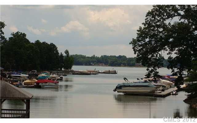 125 Kings Crest Dr., Mooresville, NC 28117