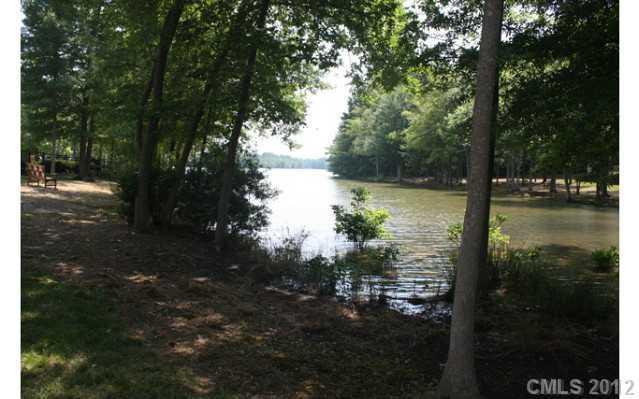 523 Southeast Dr., Davidson, NC 28036