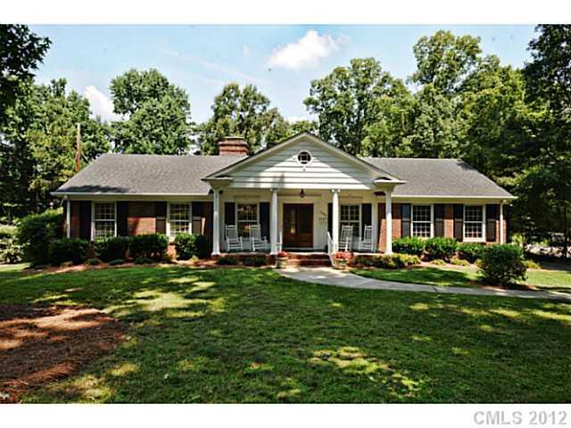 1138 Crestbrook Dr., Charlotte, NC 28211