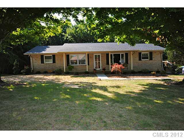 109 Old Meadowbrook Rd., Mooresville, NC 28115