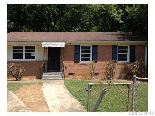 803 Lewiston Ave., Charlotte, NC 28208