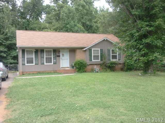 3318 Lochway Ln., Charlotte, NC 28269
