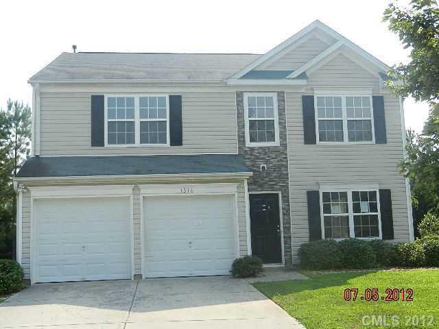 1316 Crestfield Dr., Charlotte, NC 28269