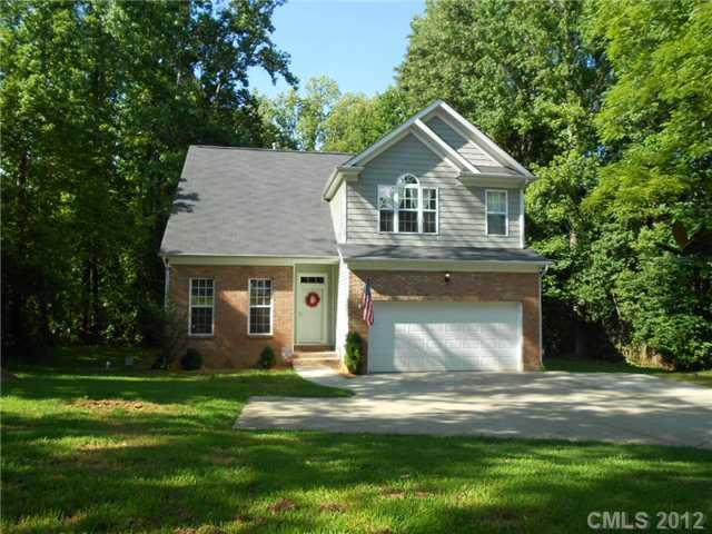 317 Breezewood Dr., Charlotte, NC 28262