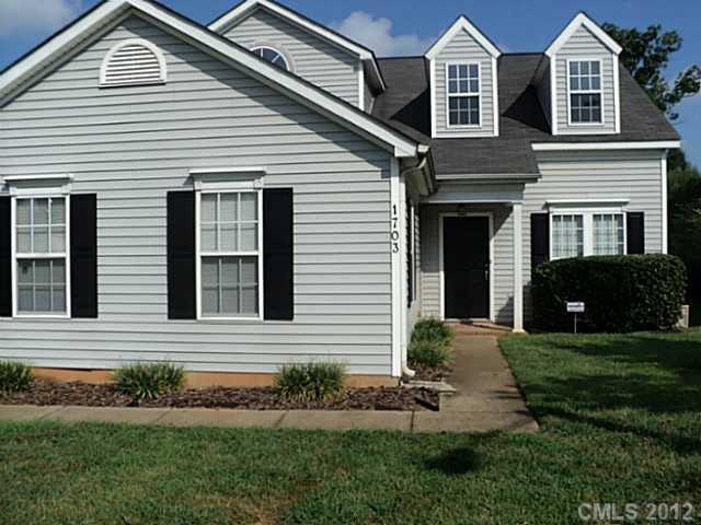 1703 Oakdale Green Dr., Charlotte, NC 28216
