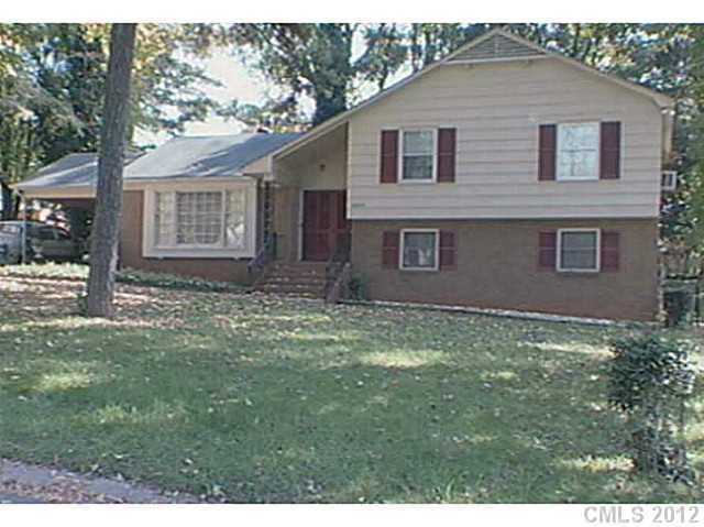 5824 Whitingham Dr., Charlotte, NC 28215