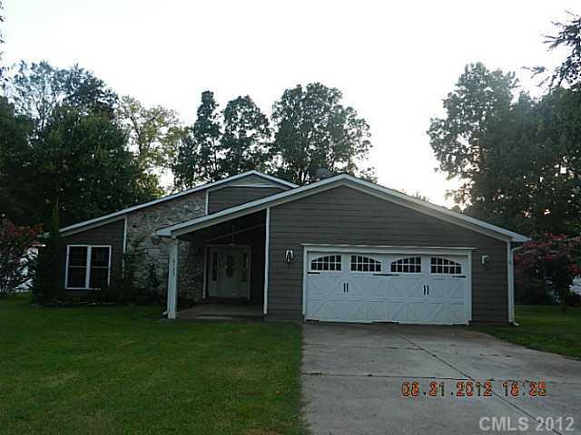 6735 Stillmeadow Dr., Charlotte, NC 28277