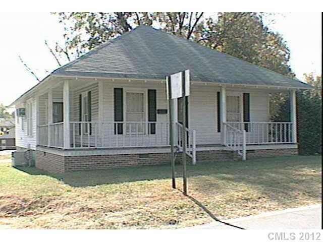 326 N Hoskins Rd., Charlotte, NC 28216