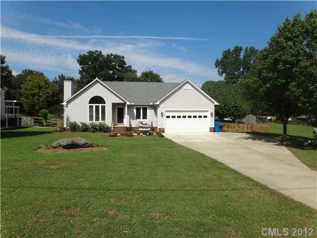 227 Oakside Dr., Harrisburg, NC 28075