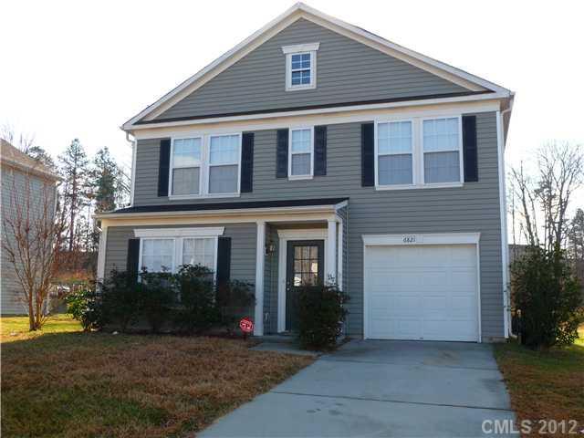 6821 Wandering Creek Dr., Charlotte, NC 28216