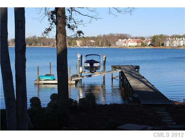 21500 Lake Point Ln., Cornelius, NC 28031