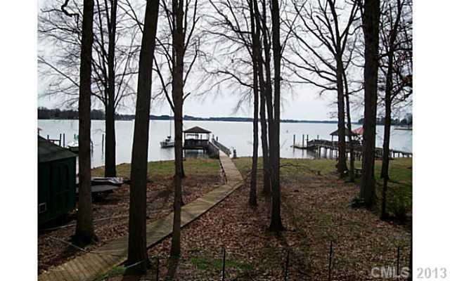 144 Surfside Ln., Mooresville, NC 28117