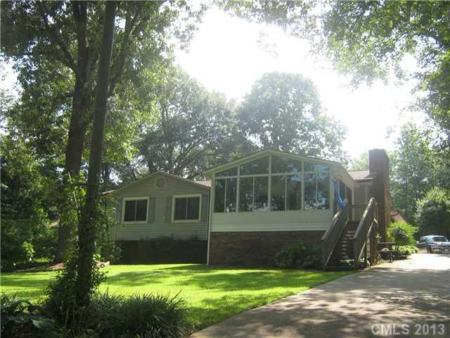 7076 Hidden Harbor Ln., Sherrills Ford, NC 28673