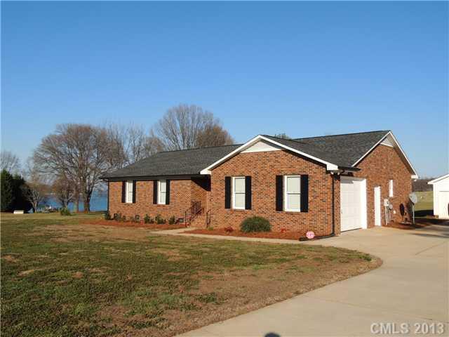 1318 Strawberry Ln., Denver, NC 28037