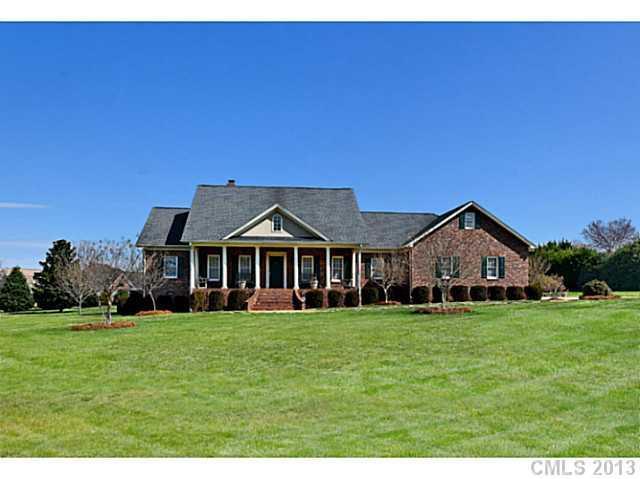 1048 Nickalaus Dr., Matthews, NC 28104