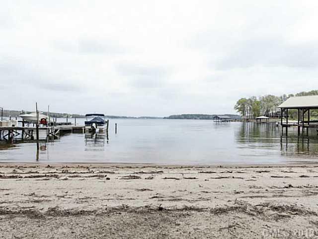 216 Sunstede Dr., Mooresville, NC 28117