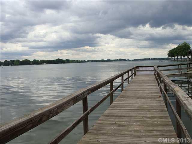 120 Surfside Ln., Mooresville, NC 28117