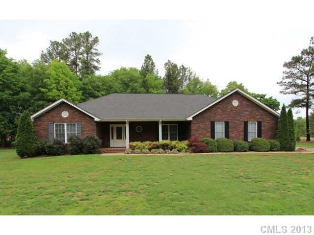 6811 Hawksnest Ln., Stanley, NC 28164