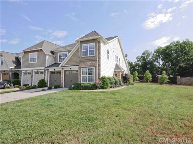 8424 Loxton Cir., Charlotte, NC 28214