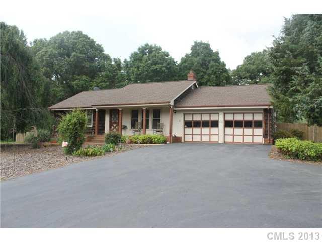 122 Little Daisy Dr., Mooresville, NC 28115