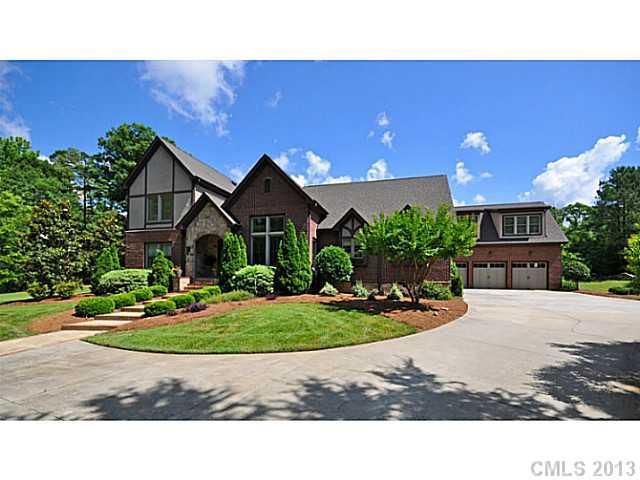 9012 Woodhall Lake Dr., Waxhaw, NC 28173