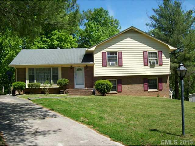 319 Oshanta Ct., Charlotte, NC 28270