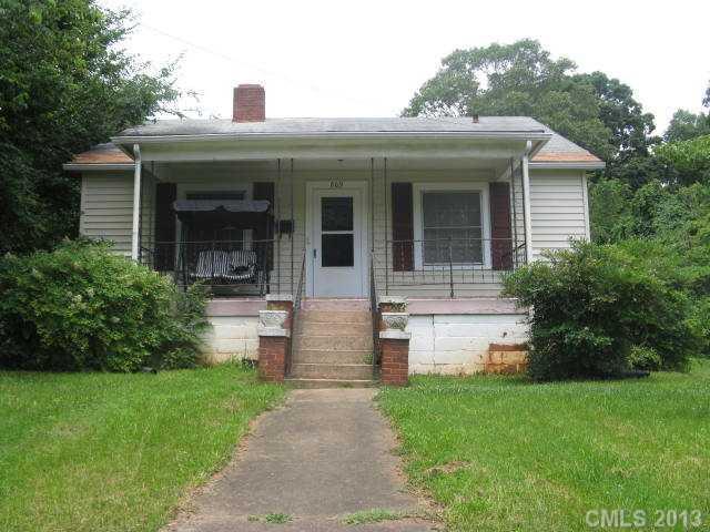 809 E Sharpe St., Statesville, NC 28677