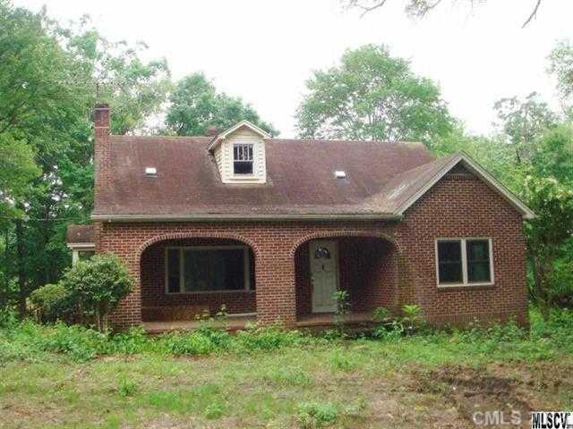 826 Hickory Airport Rd., Hickory, NC 28602