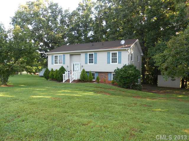 5448 Valleyfield Rd., Hickory, NC 28602