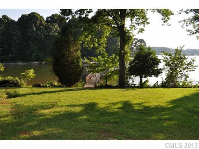 1753 Dogwood Hill Dr., Denver, NC 28037
