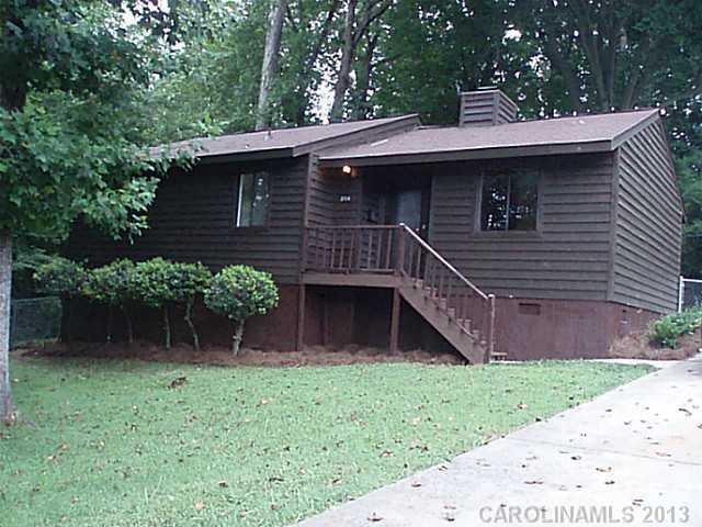 3714 Woodleaf Rd., Charlotte, NC 28205
