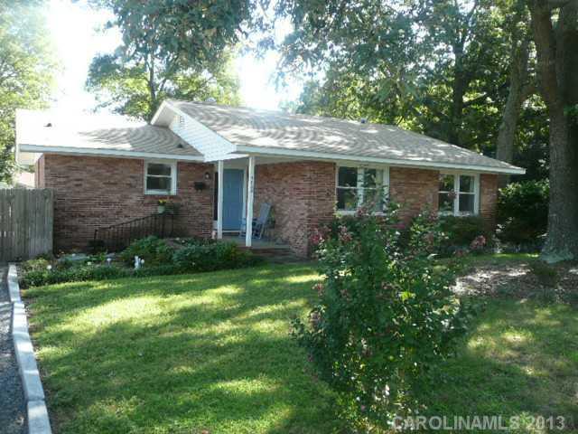 3865 Stonehaven Dr., Charlotte, NC 28215