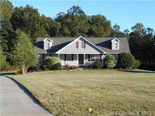 146 Fallen Acorn Dr., Troutman, NC 28166