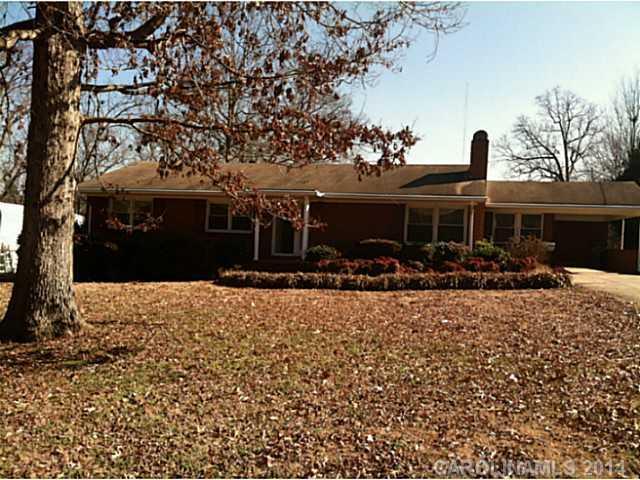 1042 Watts Dr., Charlotte, NC 28216