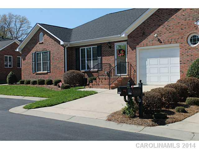 566 Queen Brogan Dr., Gastonia, NC 28054