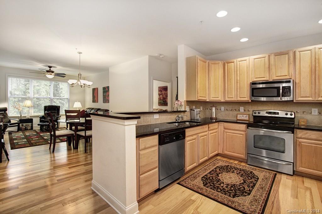 1000 E Woodlawn Rd. #118, Charlotte, NC 28209