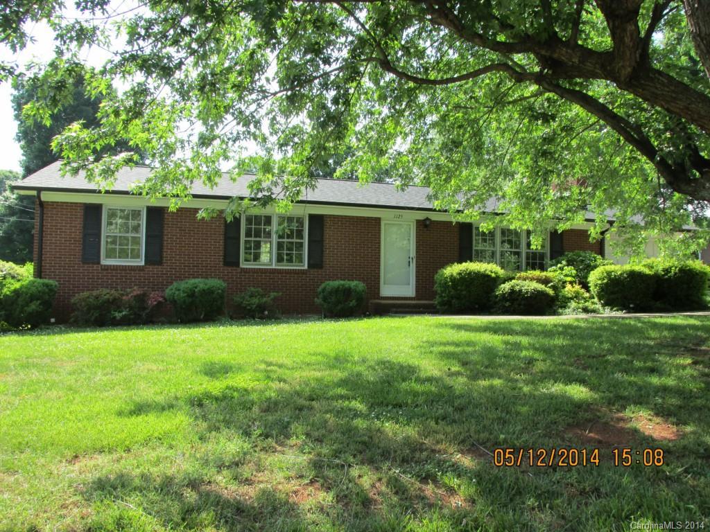 1125 Fulton Dr., Statesville, NC 28677
