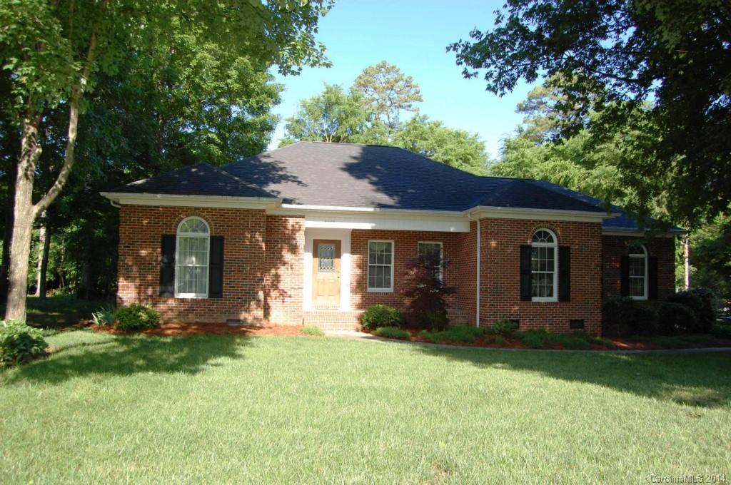 8258 Quail Hollow Dr., Harrisburg, NC 28075